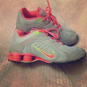 Women’s nike shox